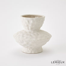 Cargar imagen en el visor de la galería, Étienne and Antoine Vase Collection-Volcanic White
